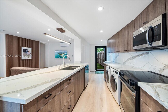 Foto del edificio - 3681 SW 3rd Ave