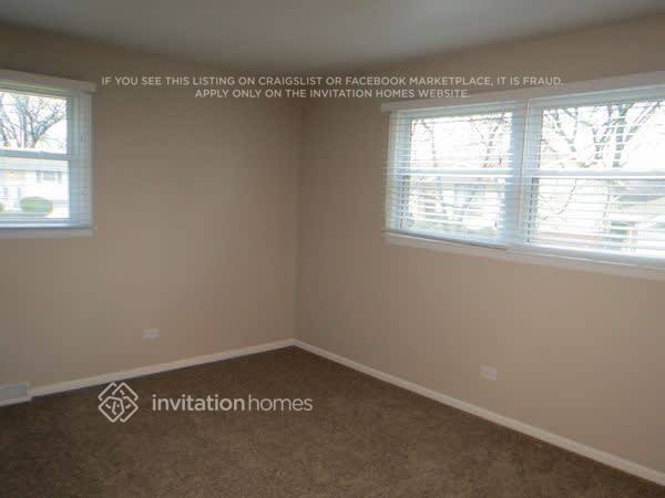 Foto del edificio - 3510 Maple Ln