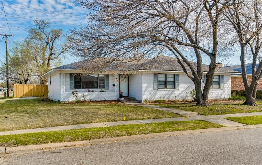 Primary Photo - 1512 Wysong Dr
