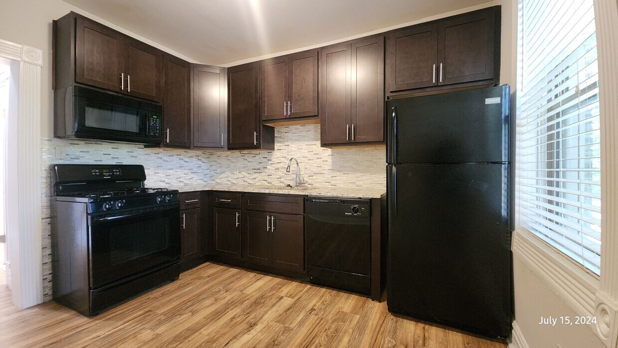 Foto principal - 1029 Central Ave - B