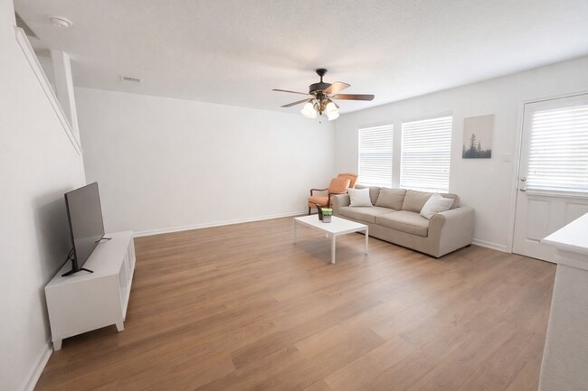 Foto del edificio - 1011 Ranchero Rd