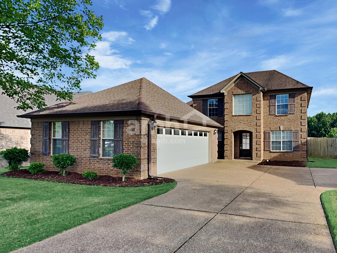 Primary Photo - 3233 Peachtree Dr