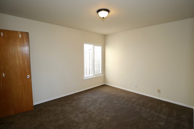 Building Photo - 2707 44th Ave
