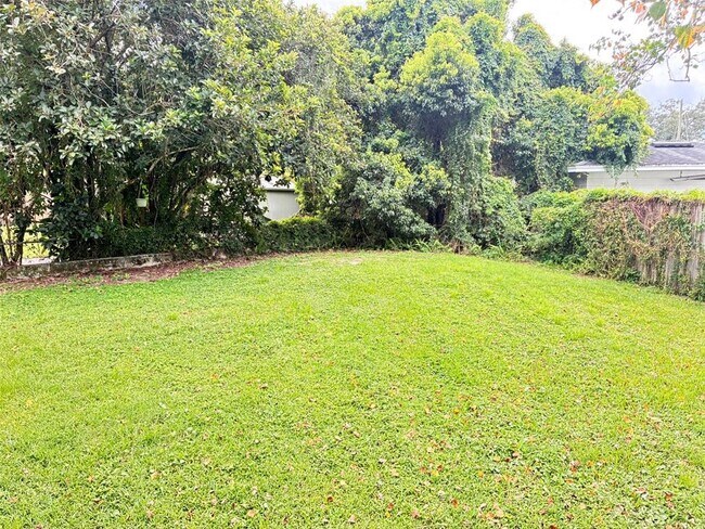 Foto del edificio - 1650 Crestwood Dr