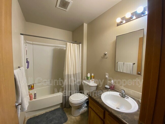 Foto del edificio - 621 E Mitchell St