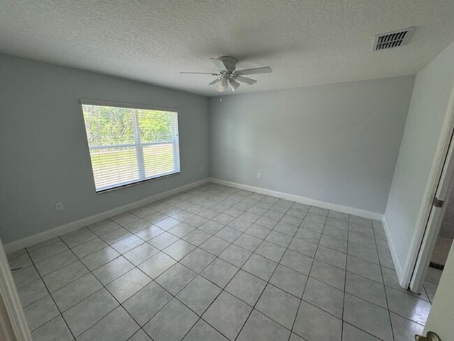Foto del edificio - 17 Providence Ln