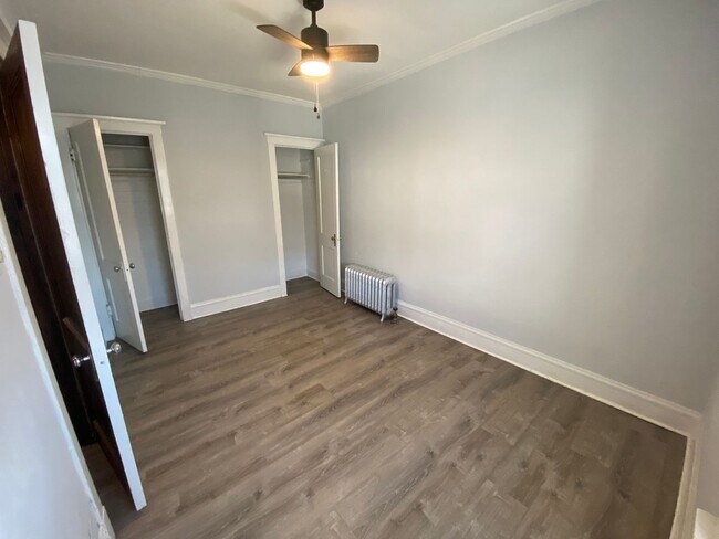 Foto del edificio - 1307 W Newport Ave