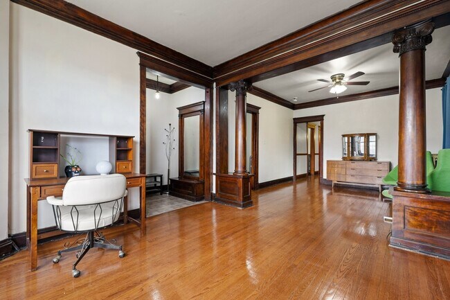Building Photo - 4024 W Cermak Rd