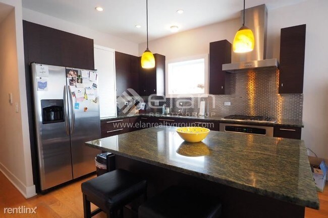 Building Photo - 3 br, 3 bath Condo - 1263 N HONORE 2 Unit 2