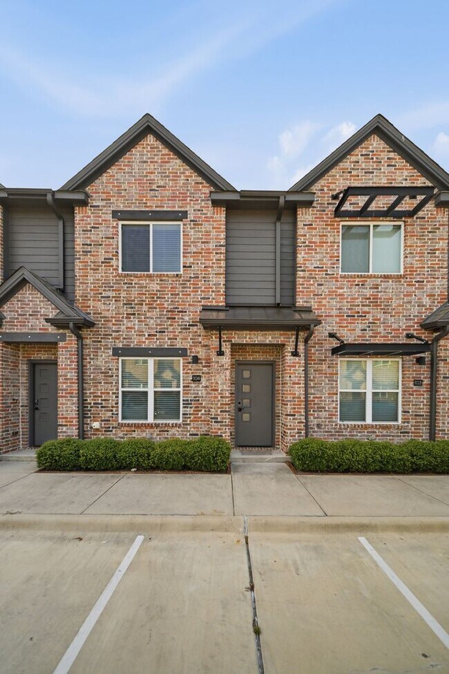 Building Photo - 1451 Associates Ave