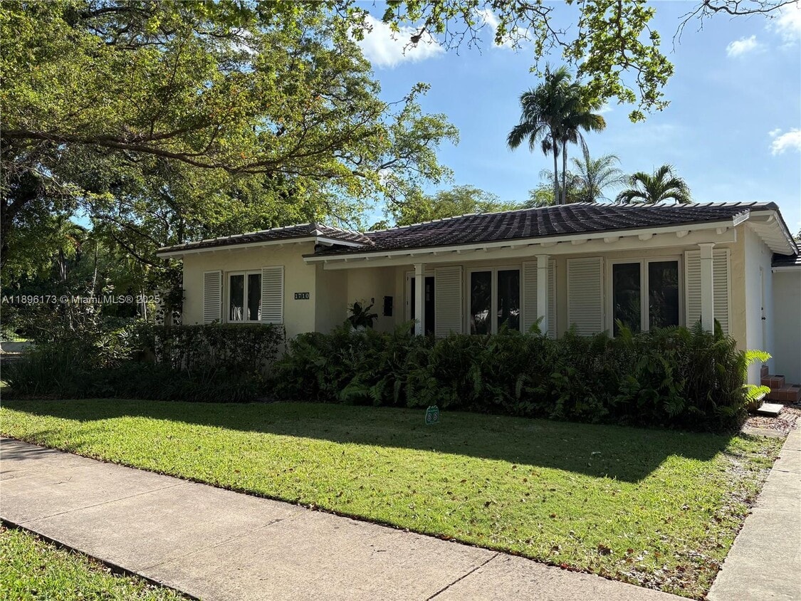 Primary Photo - 1710 Segovia St
