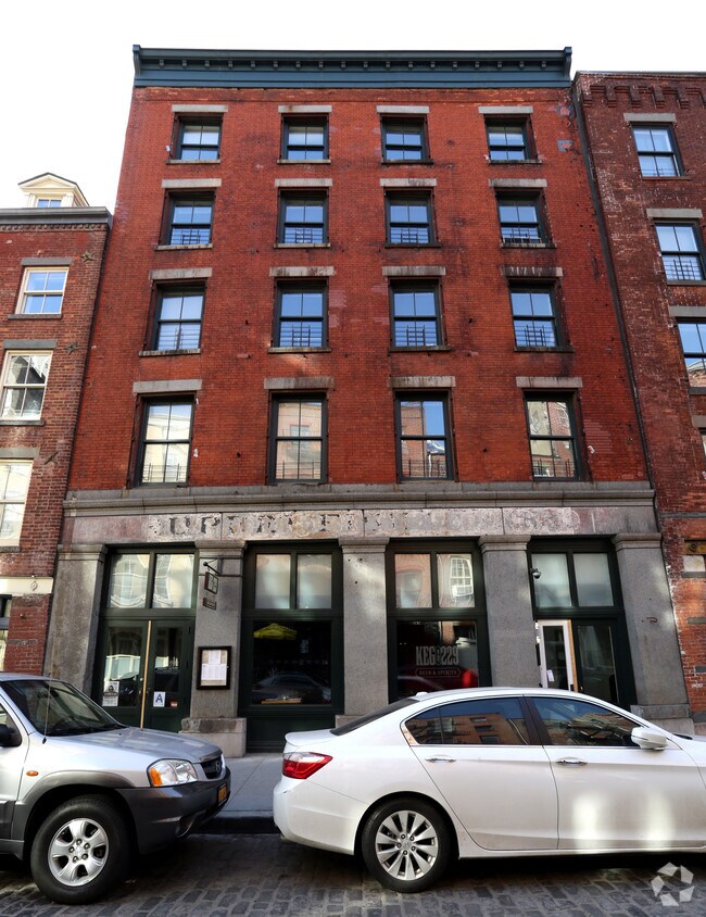 Foto del edificio - 229-235 Front St