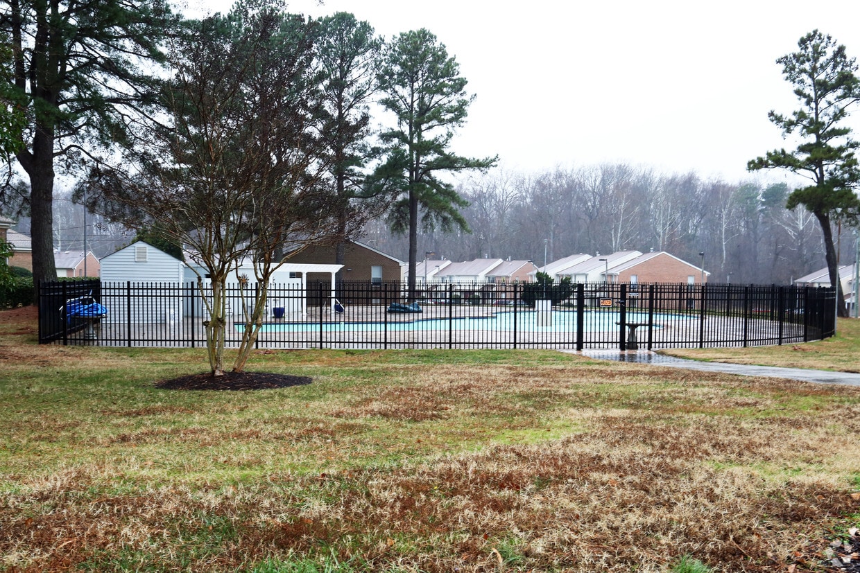 Building Photo - Julia Ann Townhomes
