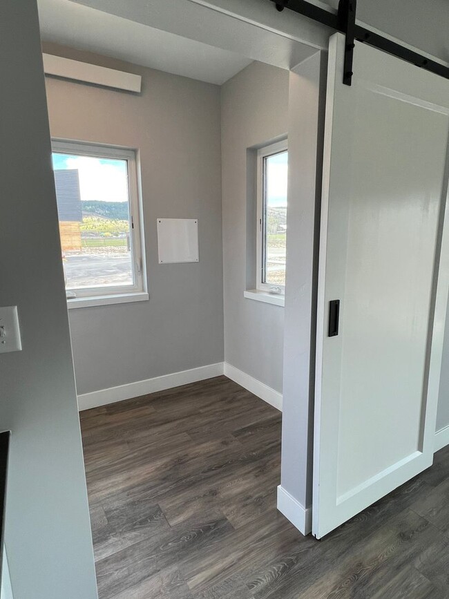 Building Photo - Cute, Cozy and Brand New