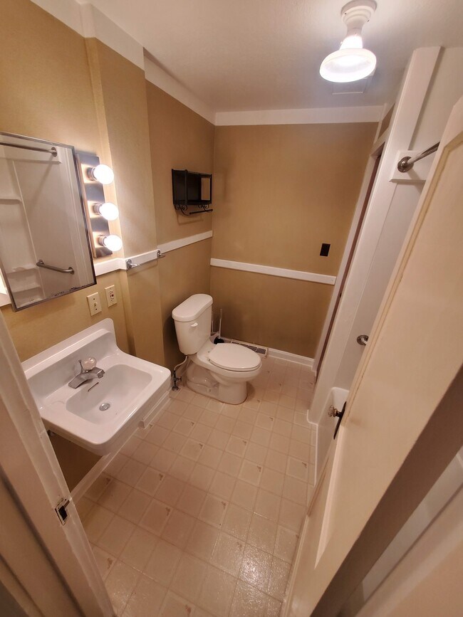 Bathroom - 252 Union St