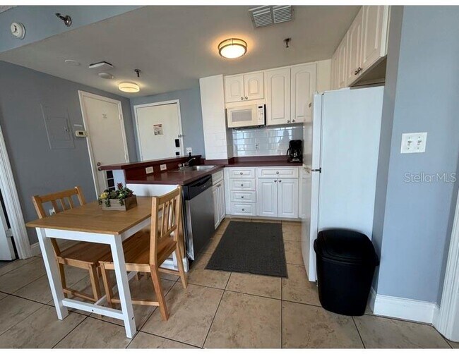 Foto del edificio - 6165 Carrier Dr