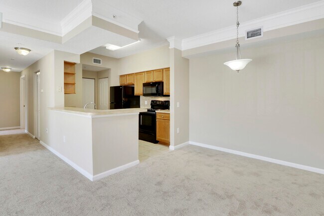 Building Photo - 9211 Myrtlewood Cir W