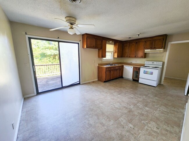 Photo - 3 bed 1 bath unit in duplex Apartment