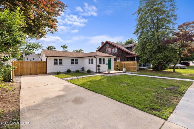 Building Photo - 607 Warren Ave