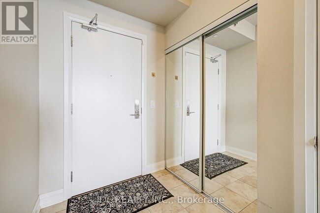Building Photo - 520-520 Steeles Ave W