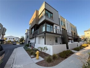 Building Photo - 120 Sawbuck