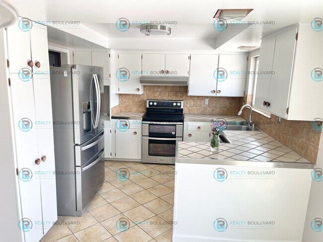 Foto del edificio - Perfect home in Reno with 2 car garage, ba...