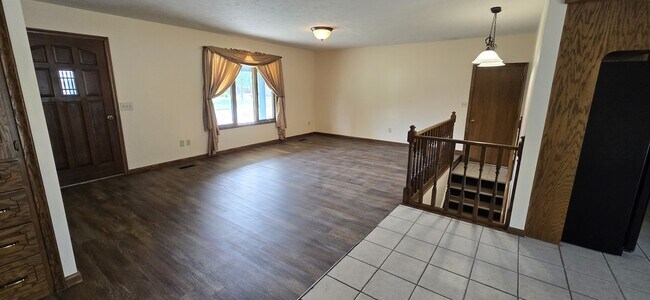 Building Photo - 409 Oak Park Dr