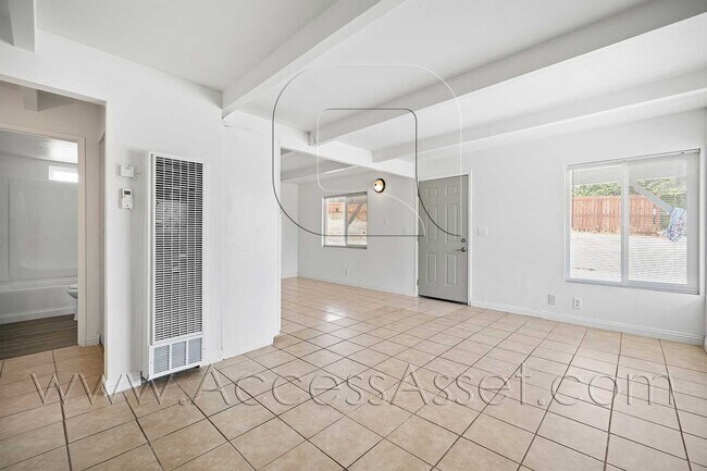 Foto del edificio - Charming Downstairs 2 Bed/1 Bath Unit With...