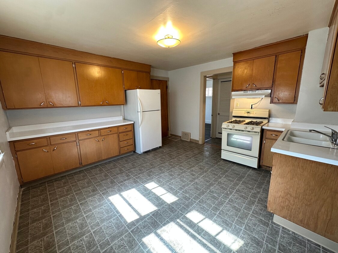 Primary Photo - 1624 Kearney Ave
