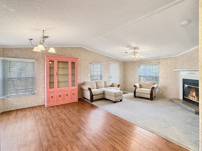 Building Photo - Charming Coastal Retreat in Ridgeway | Fenced Yard + Garage | Hobe Sound