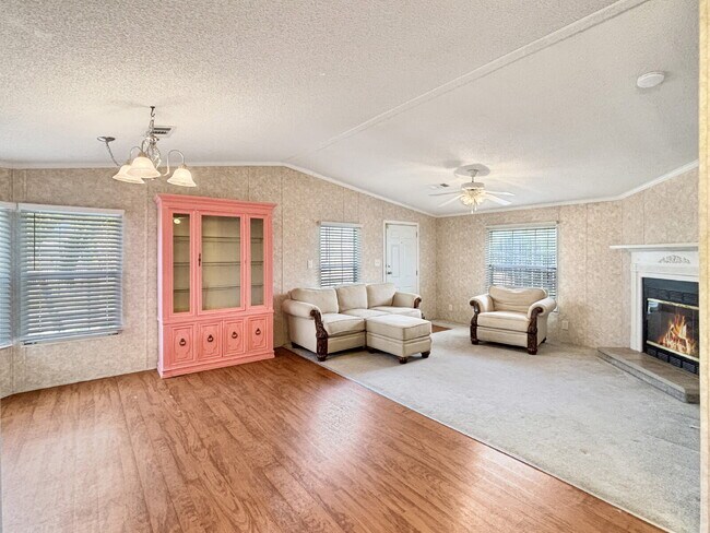 Foto del edificio - Charming Coastal Retreat in Ridgeway | Fenced Yard + Garage | Hobe Sound
