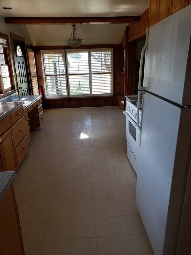 Primary Photo - 861 Hutchison St