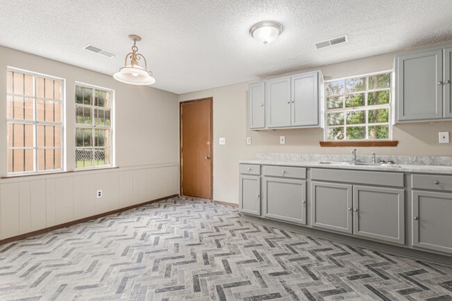 Foto del edificio - 7229 Higdon Rd