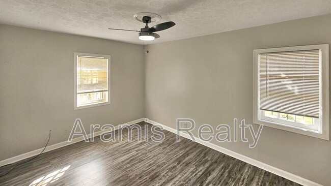 Foto del edificio - 580 Holly St NW