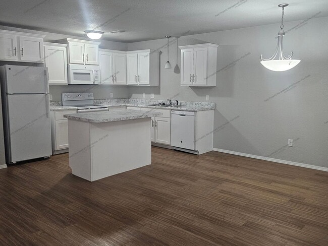Building Photo - 2121 Ingalls Ln