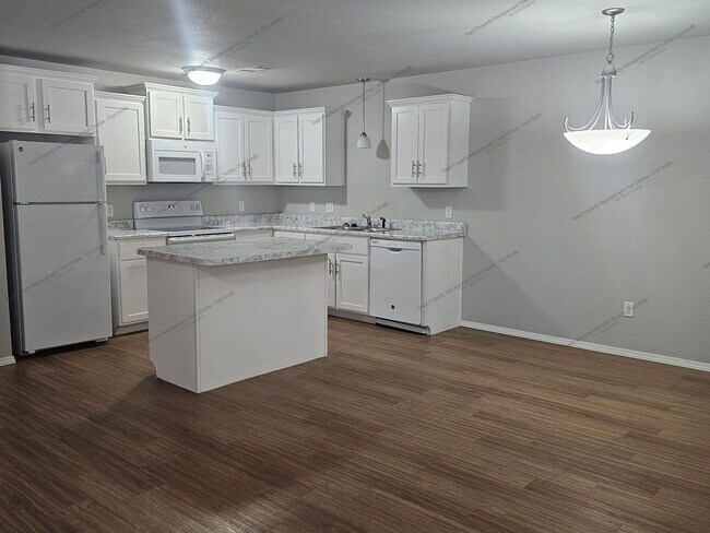 Foto del edificio - 2121 Ingalls Ln