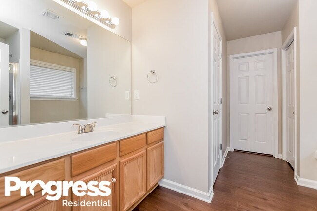 Building Photo - 203 Highland Falls Dr