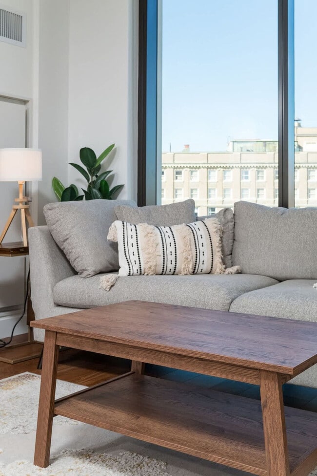 Building Photo - 101 Main St