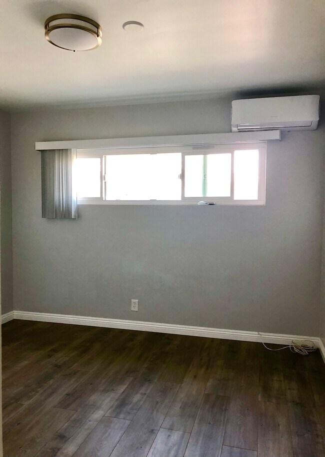 Bed Room - 3747 Evans St W