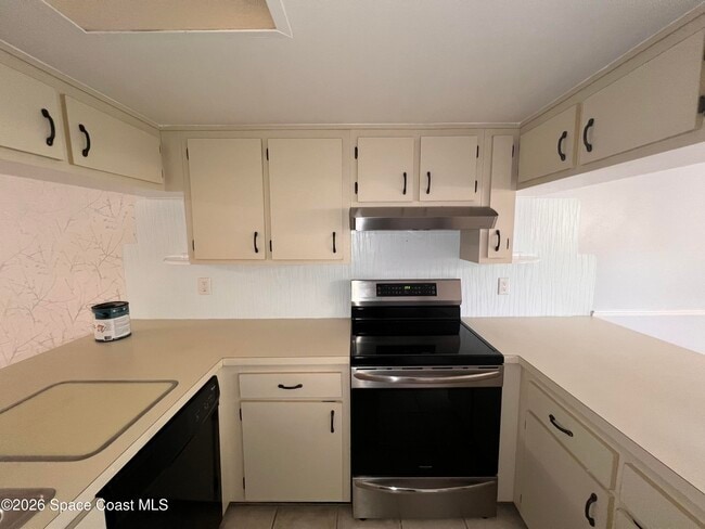 Building Photo - 1011 Clearmont St NE