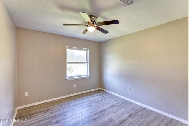 Foto del edificio - 504 N Island View Ave