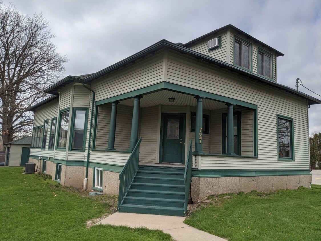 AVAILABLE NOVEMBER 2025! 4-bedroom, 2-bat... - AVAILABLE NOVEMBER 2025!  4-bedroom, 2-bat...
