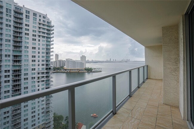 Building Photo - 1155 Brickell Bay Dr