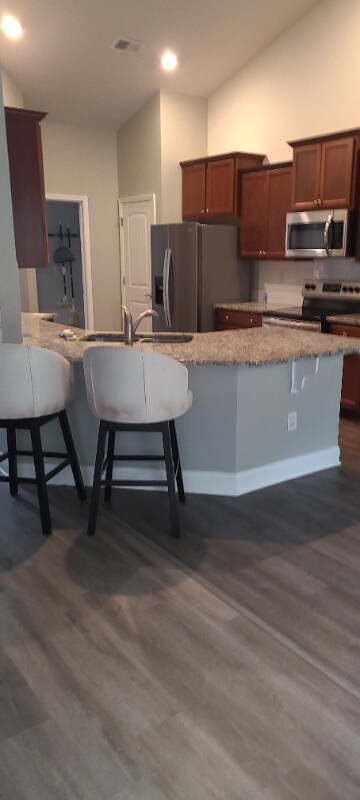 Foto del edificio - 160 River Glen Dr