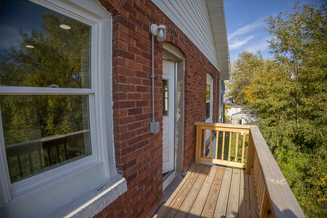 Building Photo - 421 Marshall St