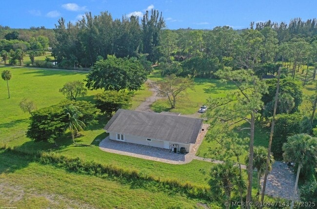 Building Photo - 2221 F Rd