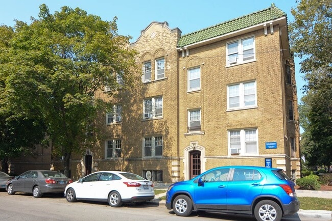 Building Photo - 2122 W Ainslie St