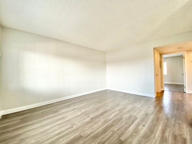 Building Photo - 11308 S Figueroa St