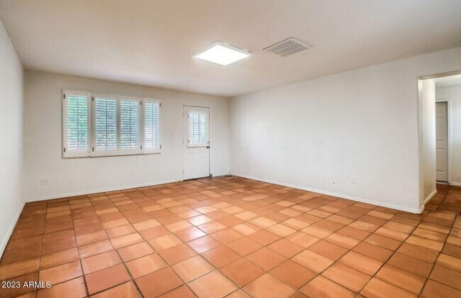Building Photo - 1430 E Meadowbrook Ave