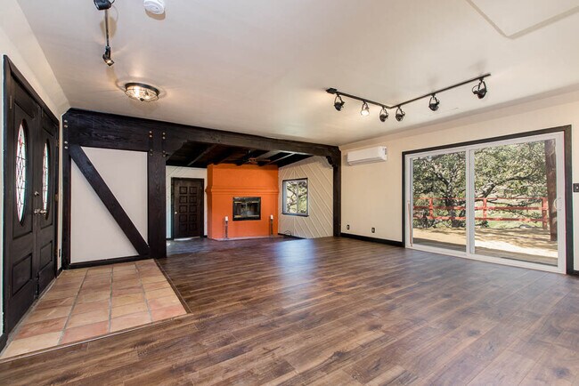 Foto del edificio - 7846 Lilac Ln